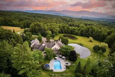 Image de “Eden” 8br Luxury Retreat with Pool, Spa, Concierge near Ski and Trails