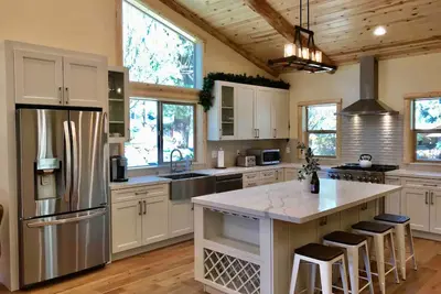 Image de Dream cabin in Big Bear Lake - Spa and Fireplace - pet friendly - Location!