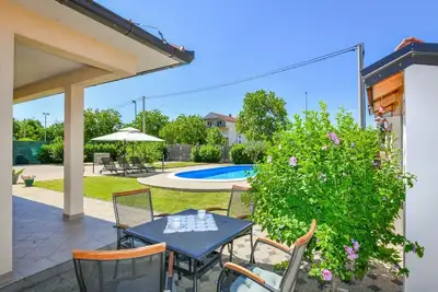 Image de ctim293-Bungalow moderne avec piscine pour 6 + 2 personnes