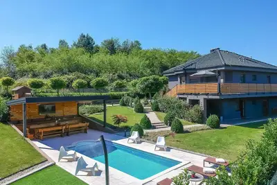Maison de vacances privée avec bain à remous, climatisation, piscine privée, Wifi, Tv, terrasse