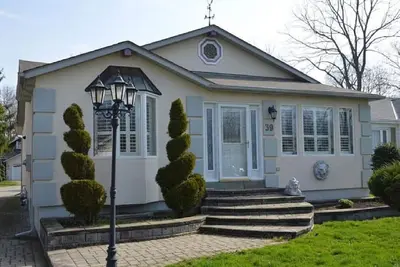 Image de Sasson House, Short stroll to Queen Street
