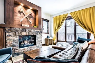 Image de Spectacular Ski In - Ski Out Golf Hiking Biking Casino Chalet in Mont Tremblant