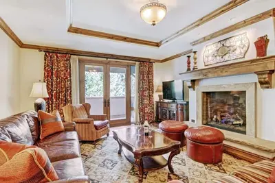 Image de Luxury ski-in/ski-out Arrabelle 1br residence w/ rooftop pool, spa, gym & more!