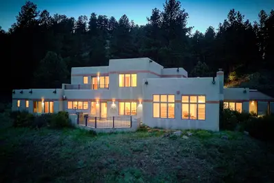 Image de Amazing mountain home on 126 acres bordering national forest land
