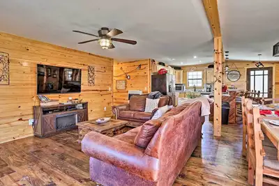 Image de Serene Cabins w/ Decks & 8 Acres on Kiamichi River