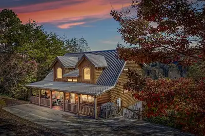 Image de Modern Log Cabin - Two Masters, Hot tub, Wi-Fi, Views, Fishing, and Easy Roads!