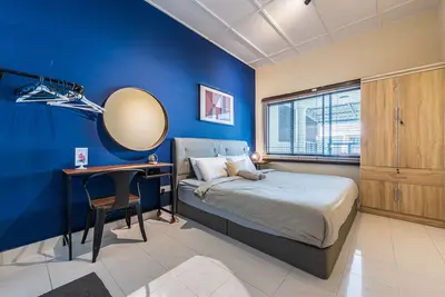 Image de City Centre Designer Houz/5 mins to Sunway Velocity mall/ Wifi/9-10pax