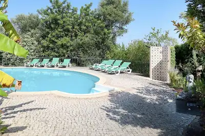 Maison de vacances privée avec piscine privée, bain à remous, Wifi, climatisation, Tv, terrasse