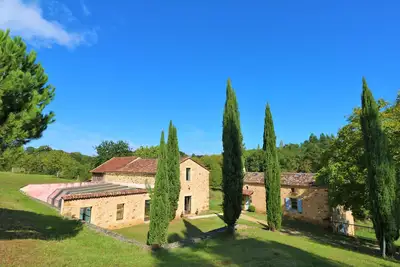 Image de Superbe propriété en pierre 3 chbres/3sdb avec piscine intérieure, parc et vue