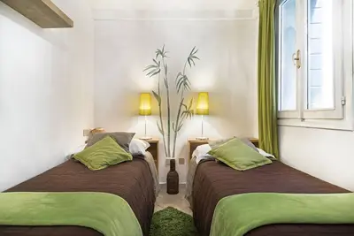 Image de A deux min seulement de la Place Saint Marc, appartement cosy et tout équipé.