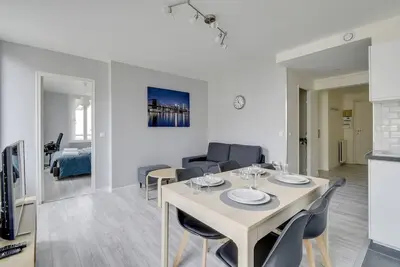 Image de Chic and spacious apart with parking