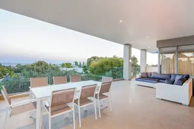 Image de La Vacanza Luxe Spacious Home with Ocean Views
