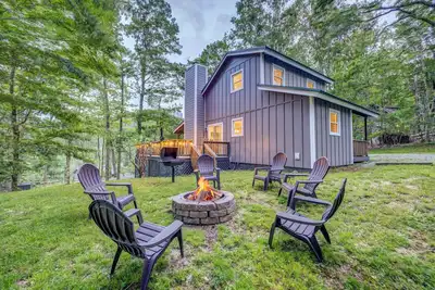 Image de Cozy Ridge-Top Cottage: 5 Min to Ski Lodge, Large Yard, Fire Pit