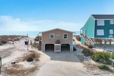 Image de The Beach Fact Oar: Sunny Beach Cottage with Expansive Ocean Views