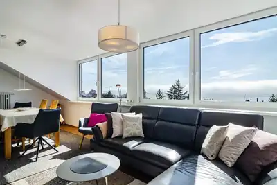 Image de Appartement de vacances moderne avec vue sur le lac et les Alpes, Wi-Fi et balcon