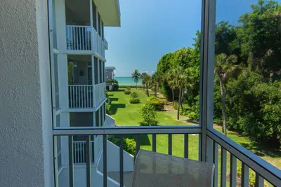 Image de Island Beach Club #330b is a 2/2 vacation rental on Sanibel Island!