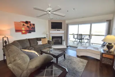 Image de Bldg 10- 3 Steps- Absolutely Beautiful Amazing View 2 bd/2ba \nBoat slip avail.
