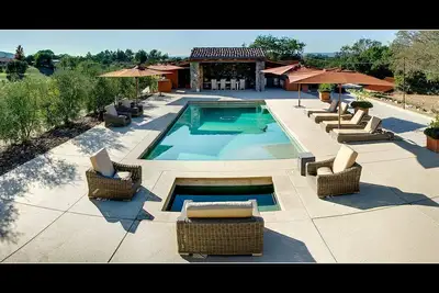 Image de Custom Napa Valley Vineyard Estate minutes from town and wineries