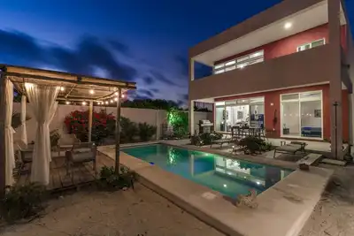 Image de Beautiful Beach house 3b, 2 Bath w\/Pool - steps for the beach!