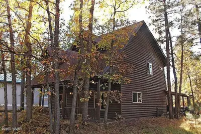 Image de Cozy Cabin Sleeps 12 In The Country Club -Pets Welcome