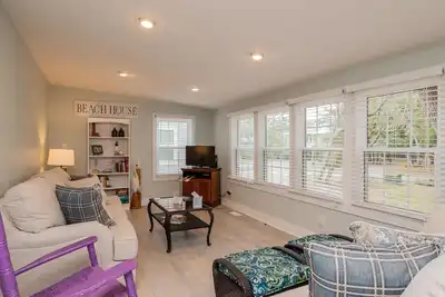 Image de Bill's Place: Dog-Friendly with Fenced Yard One Block from the Beach