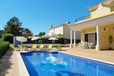 Image de Merveilleuse maison de vacances avec Wifi, climatisation, piscine privée, Tv, terrasse et parking