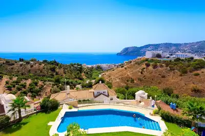 Image de Belle maison de vacances pour 6 personnes avec piscine, Wifi, climatisation, Tv, terrasse et parking