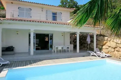Image de Belle maison de vacances privée avec piscine privée, climatisation, Wifi, Tv, patio, parking