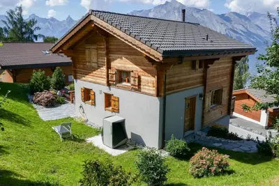 Image de Confortable appartement dans une maison de vacances avec Wifi, Tv, terrasse et parking