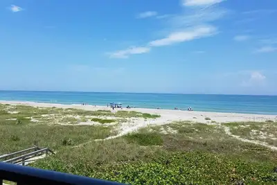 Image de Oceanfront Condo with wrap around balcony. Direct beach access. See Winter rates