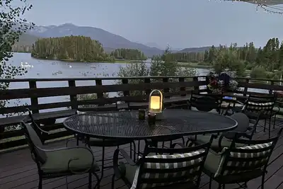 Image de Lakefront House in Paradise! Large Deck, Huge Views, And Canoes!