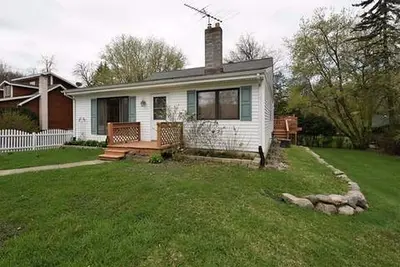 Image de Cozy and Private Home Located within Minutes of Downtown and the Water