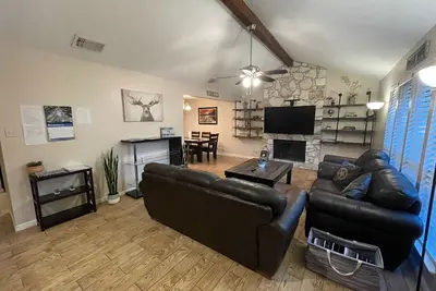Image de McAllister Park Family Ranch House