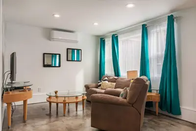 Image de Hip 2 bedroom Walk to Restaurants and Public Transit