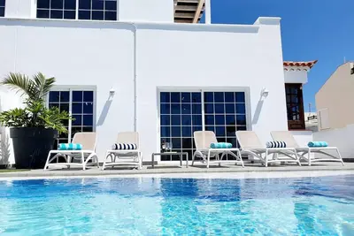 Image de Spacieuse et lumineuse villa de trois chambres avec piscine privée