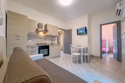 Image de Fiorita: Brand new and modern furnished and very close to downtown and the beach
