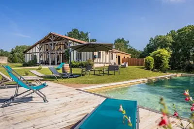 Image de Tessa, maison avec belle piscine