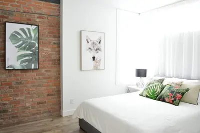 Spring & Summer Special! Huge Ground Floor apt with Courtyard - 5 bed + 6 bath