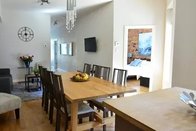 Image de A+ location! Large Terrace - Fast WiFi - 4 bedrooms + 3 full bathrooms - parking