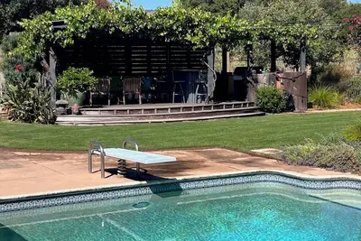 Image de 3 bedroom, 2 bath, pool, new hot tub, outdoor kitchen, bar and lounge, fire pit