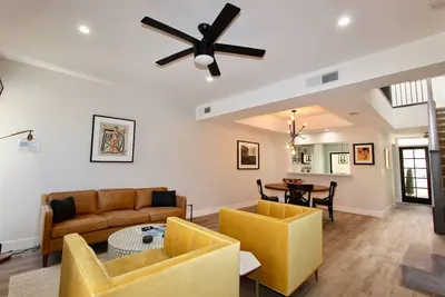 Image de Fairway View-Across from Pool-Walk to Resort