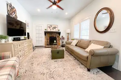 Image de Adorable Private Craftsman with free bikes, near beach & downtown.