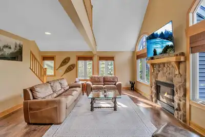 Minutes to Ellicottville ~ Mountain Ski Chalet ~ Virtual Tour Included!