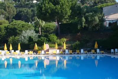 Image de Appartement Hauts de Vaugrenier, avec vue  sur mer  et Antibes