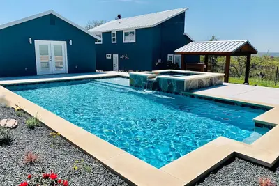 Image de New! Austin Hill Country Charm! Pool/Hot Tub/Views