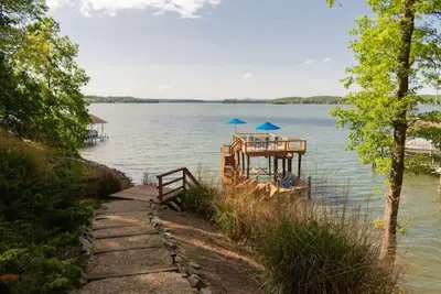 Image de Million $ Views on Smith Mountain Lake! Diving board, water slide