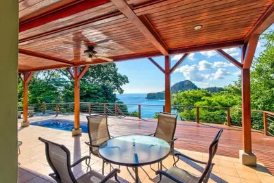 Image de Oceanfront treehouse home w\/ private pool, deck, near beach