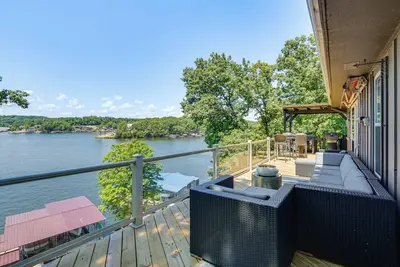 Image de Hot Tub & Dock: Lake Ozark Vacation Home!