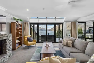 Image de Lakefront at 912 | 2 Bedroom | Spacious