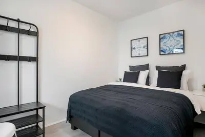 Image de Stylish Two Bedroom Apartment with Balcony 201
